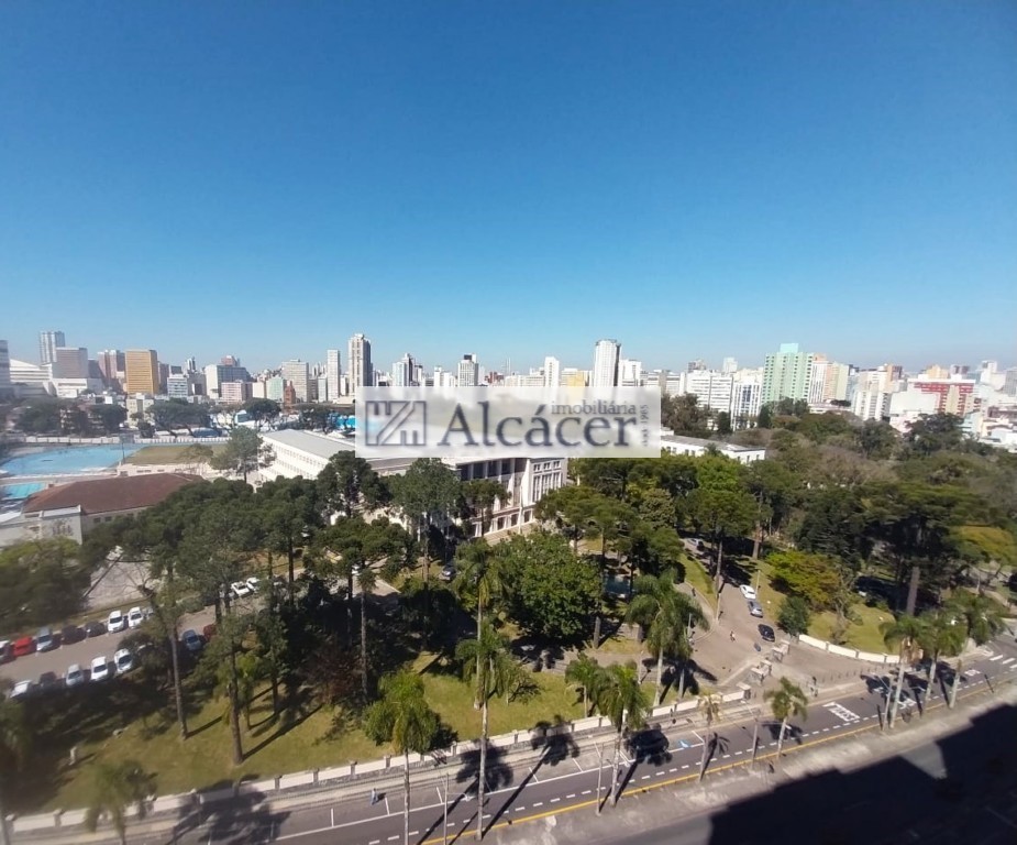 Apartamento para locacao no Centro em Curitiba com 177m² por R$ 5.375,00
