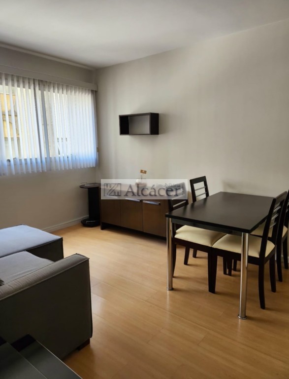 Apartamento para locacao no Centro em Curitiba com 56m² por R$ 3.250,00