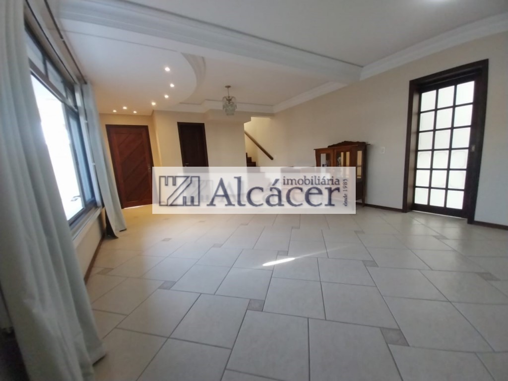 Sobrado para locacao no Agua Verde em Curitiba com 211m² por R$ 8.125,00