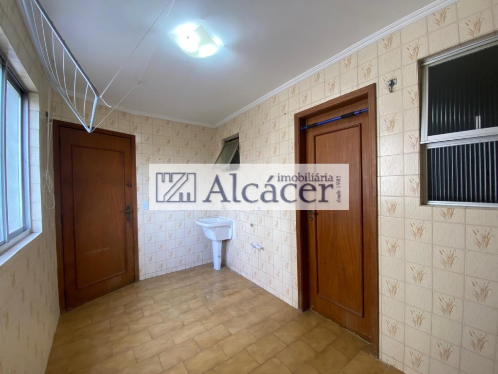 Apartamento para alugar em Alto Da Gloria, Curitiba — Imobiliária Razão