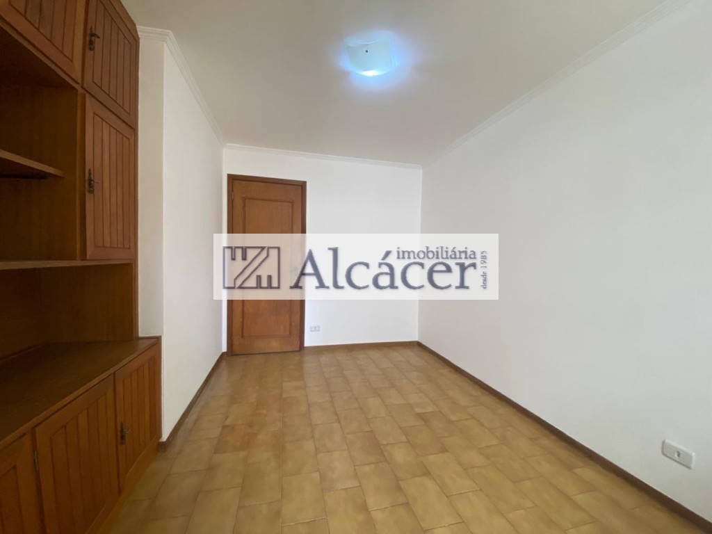 Apartamento para alugar em Alto Da Gloria, Curitiba — Imobiliária Razão