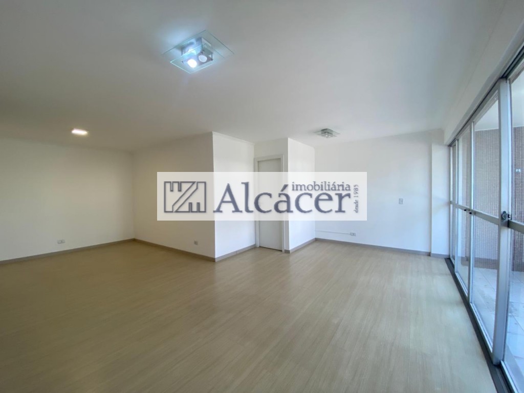 Apartamento para locacao no Centro Civico em Curitiba com 177m² por R$ 5.625,00