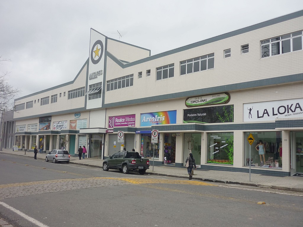 Sala Comercial para locacao no Centro em Campo Largo com 66,3m² por R$ 1.600,00