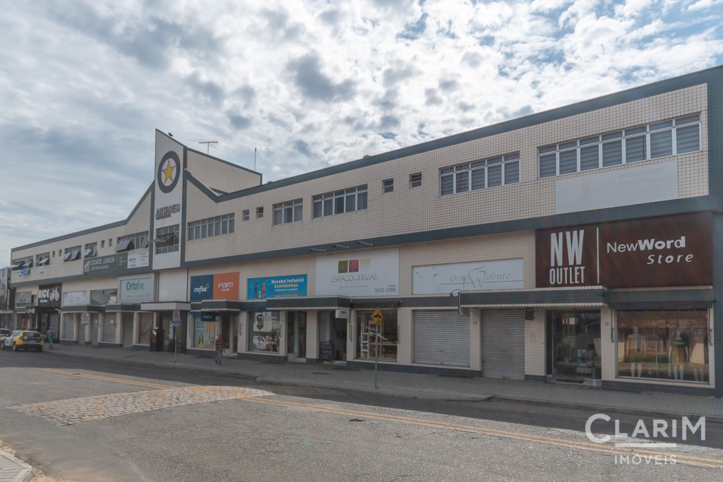 Sala Comercial para locacao no Centro em Campo Largo com 66,3m² por R$ 1.600,00