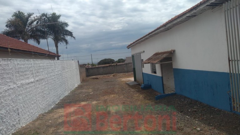 Barracão para locacao no Vila Industrial em Arapongas com 400m² por R$ 2.650,00