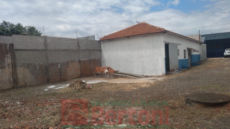 Barracão para locacao no Vila Industrial em Arapongas com 400m² por R$ 2.650,00