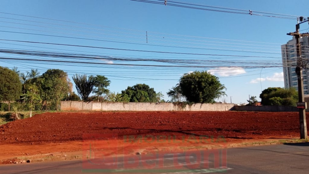 Terreno para locacao no Centro em Arapongas com 0m² por R$ 0,00