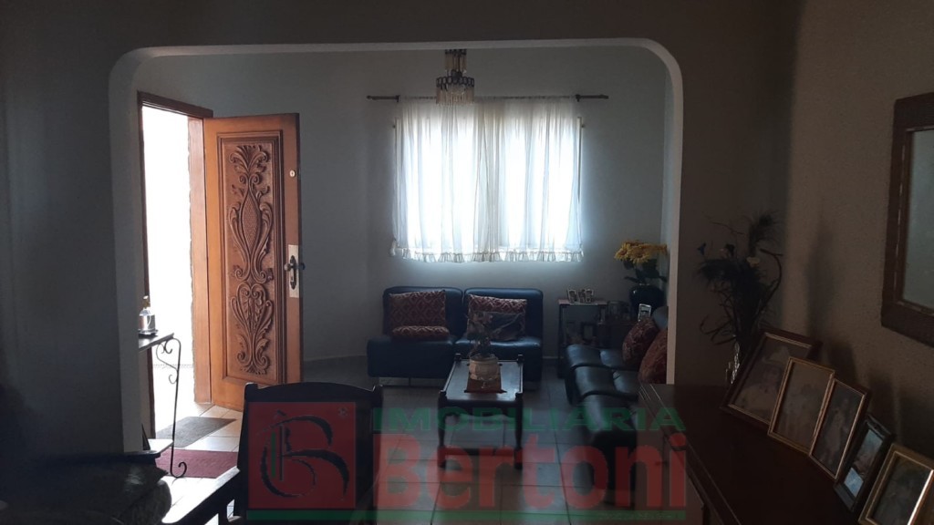 Residência para venda no Centro em Arapongas com 280m² por R$ 650.000,00