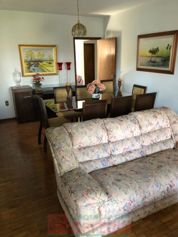 Residência para venda no Residencial Tozzi em Arapongas com 199m² por R$ 650.000,00