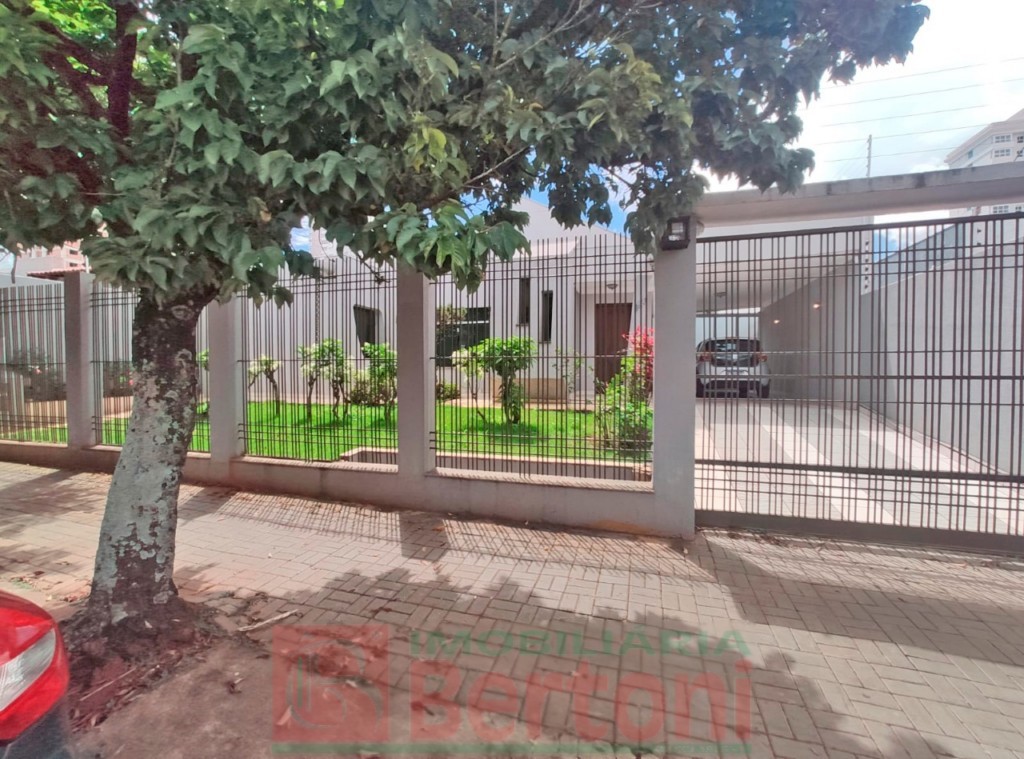 Residência Comercial para venda no Centro em Arapongas com 372,3m² por R$ 2.500.000,00