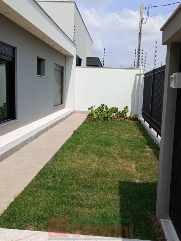 Residência para venda no Jardim Portal das Flores em Arapongas com 200m² por R$ 1.180.000,00