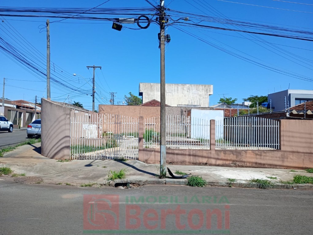 Terreno para venda no Centro em Arapongas com 0m² por R$ 320.000,00