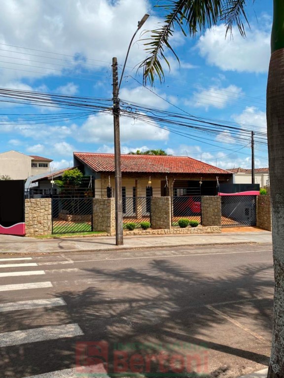 Residência Comercial para venda no Centro em Arapongas com 152,86m² por R$ 820.000,00