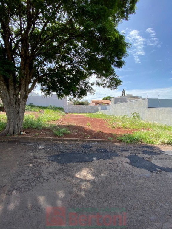 Terreno para venda no Jardim Morumbi em Arapongas com 450m² por R$ 350.000,00