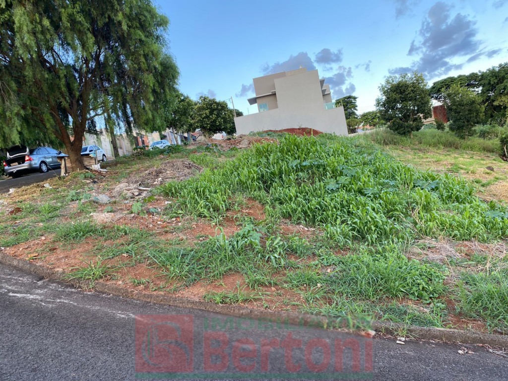 Terreno para venda no Jardim Morumbi em Arapongas com 432,62m² por R$ 180.000,00
