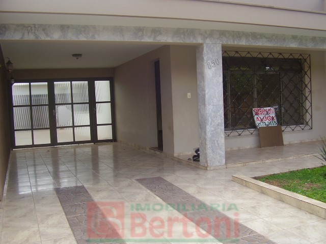 Residência Comercial para locacao no Centro em Arapongas com 0m² por R$ 3.510,00