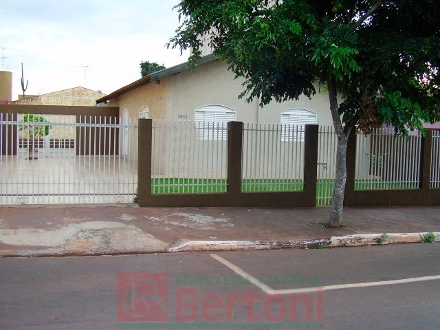 Residência para venda no Centro em Arapongas com 230m² por R$ 1.300.000,00