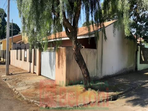 Residência para venda no Jardim Dona Pina em Arapongas com 90m² por R$ 280.000,00