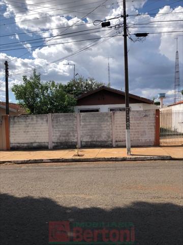 Residência para venda no Conjunto Centauro em Arapongas com 70m² por R$ 250.000,00