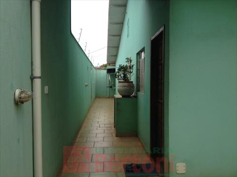 Residência para venda no Jardim Alto da Boa Vista em Arapongas com 136m² por R$ 270.000,00