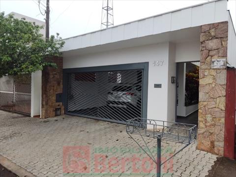 Residência para venda no Vila Sampaio em Arapongas com 158,88m² por R$ 650.000,00