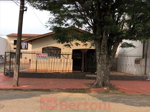 Residência para venda no Vila Industrial em Arapongas com 273,89m² por R$ 550.000,00