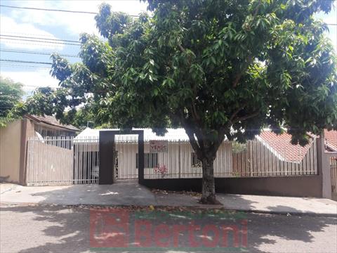 Residência para venda no Jardim Bandeirantes em Arapongas com 85m² por R$ 300.000,00