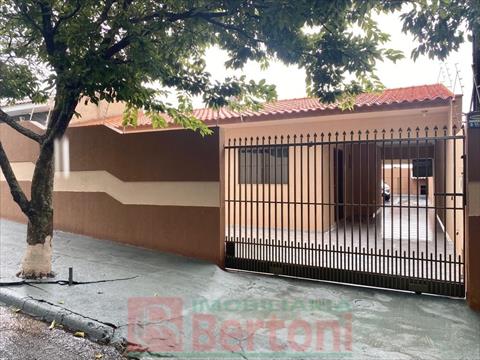 Residência para venda no Jardim Santo Antonio em Arapongas com 140m² por R$ 360.000,00