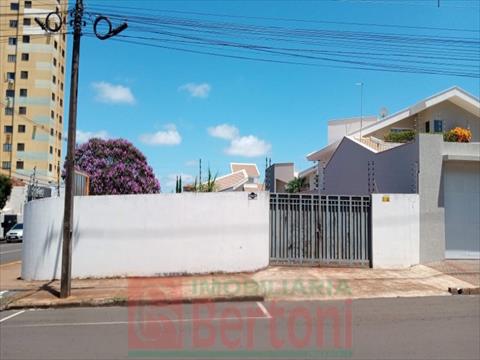 Terreno para locacao no Centro em Arapongas com 525m² por R$ 2.500,00