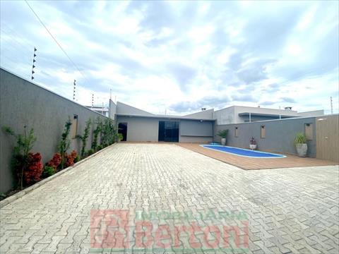 Residência para venda no Residencial Cidade Jardim em Arapongas com 300m² por R$ 390.000,00