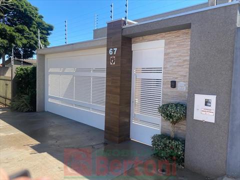 Residência para venda no Jardim Petropolis em Arapongas com 166m² por R$ 750.000,00