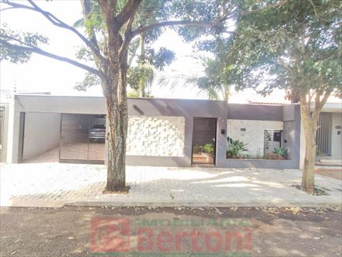 Residência para venda no Jardim dos Passaros em Arapongas com 183m² por R$ 600.000,00