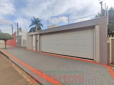 Residência para venda no Centro em Arapongas com 374m² por R$ 1.500.000,00