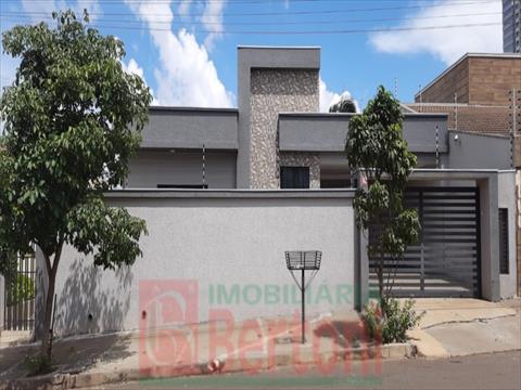 Residência para venda no Centro em Arapongas com 350m² por R$ 1.300.000,00