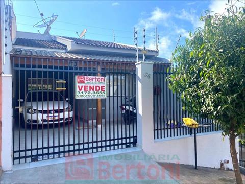 Residência para venda no Jardim Santo Antonio em Arapongas com 130m² por R$ 250.000,00
