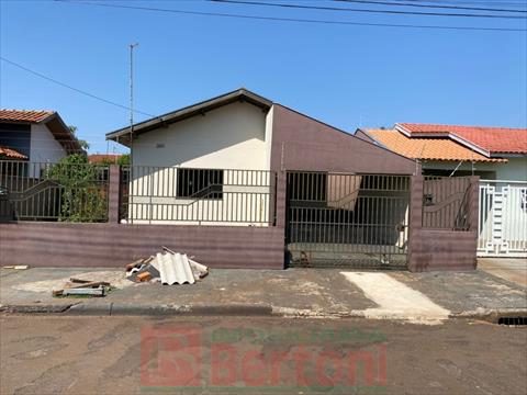 Residência para venda no Jardim Alto da Boa Vista em Arapongas com 141,9m² por R$ 200.000,00