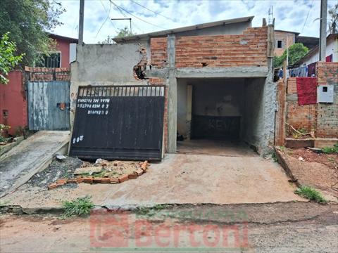 Residência para venda no Jardim Bandeirantes em Arapongas com 60m² por R$ 80.000,00