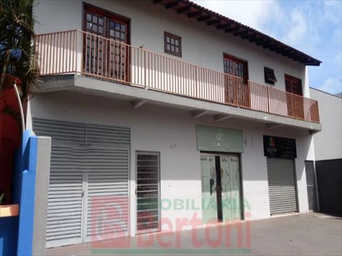 Residência Comercial para locacao no Centro em Arapongas com 0m² por R$ 3.500,00