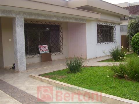 Residência Comercial para locacao no Centro em Arapongas com 0m² por R$ 3.510,00