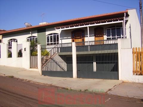 Residência para venda no Centro em Arapongas com 282m² por R$ 450.000,00