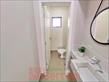 Lavabo para os pacientes na sala de espera