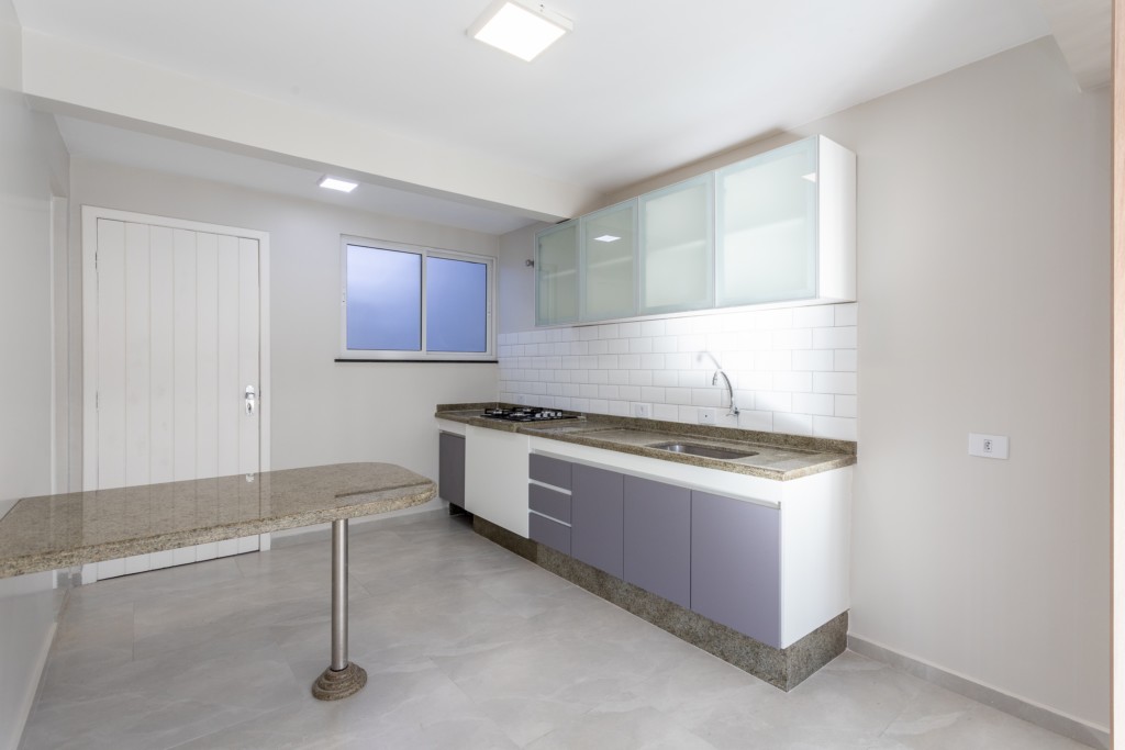 Sobrado para locacao no Ahu em Curitiba com 99,86m² por R$ 4.950,00