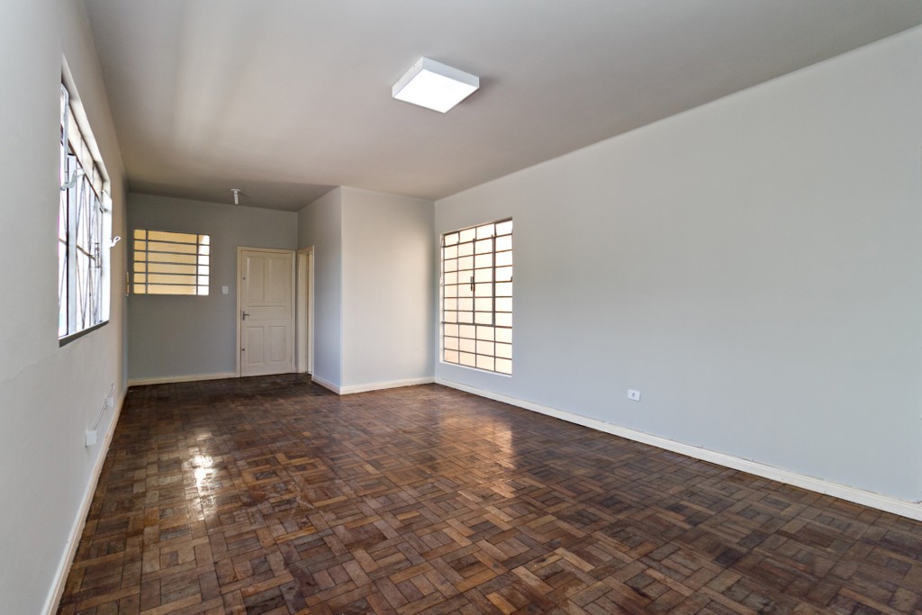 Apartamento para locacao no Centro em Curitiba com 147m² por R$ 3.190,00