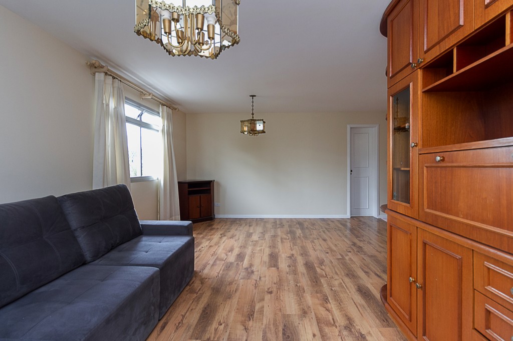 Apartamento para locacao no Centro Civico em Curitiba com 193,82m² por R$ 3.740,00