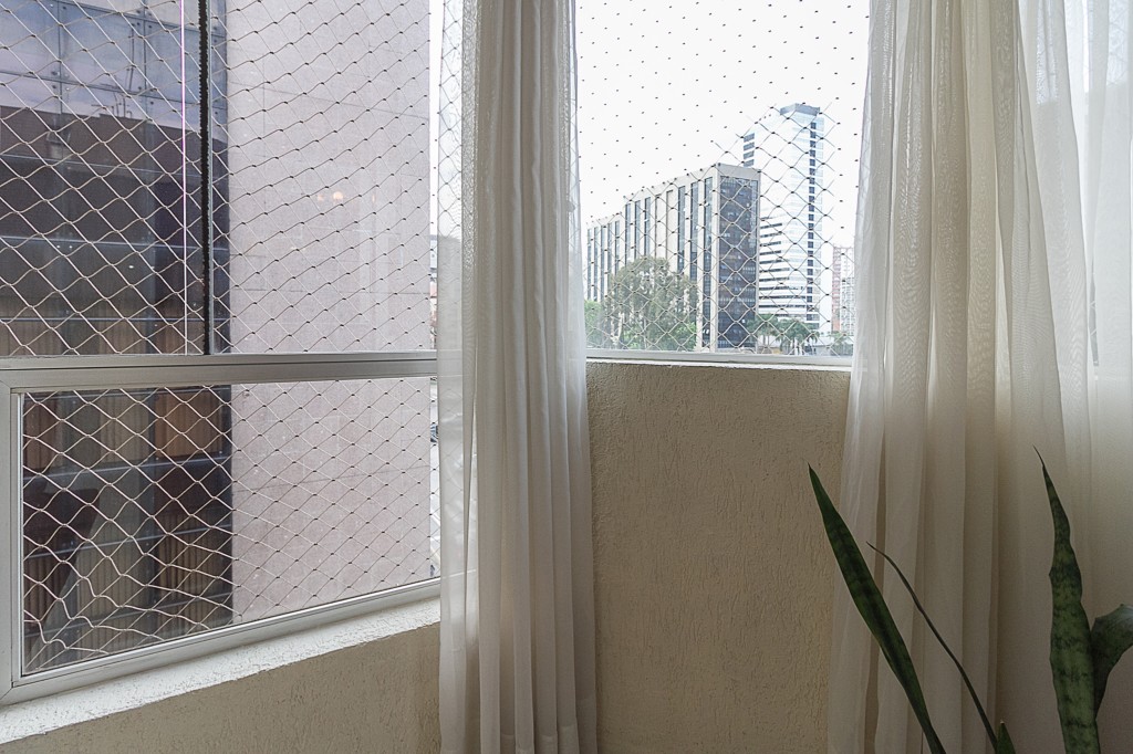 Apartamento para locacao no Centro Civico em Curitiba com 193,82m² por R$ 3.740,00