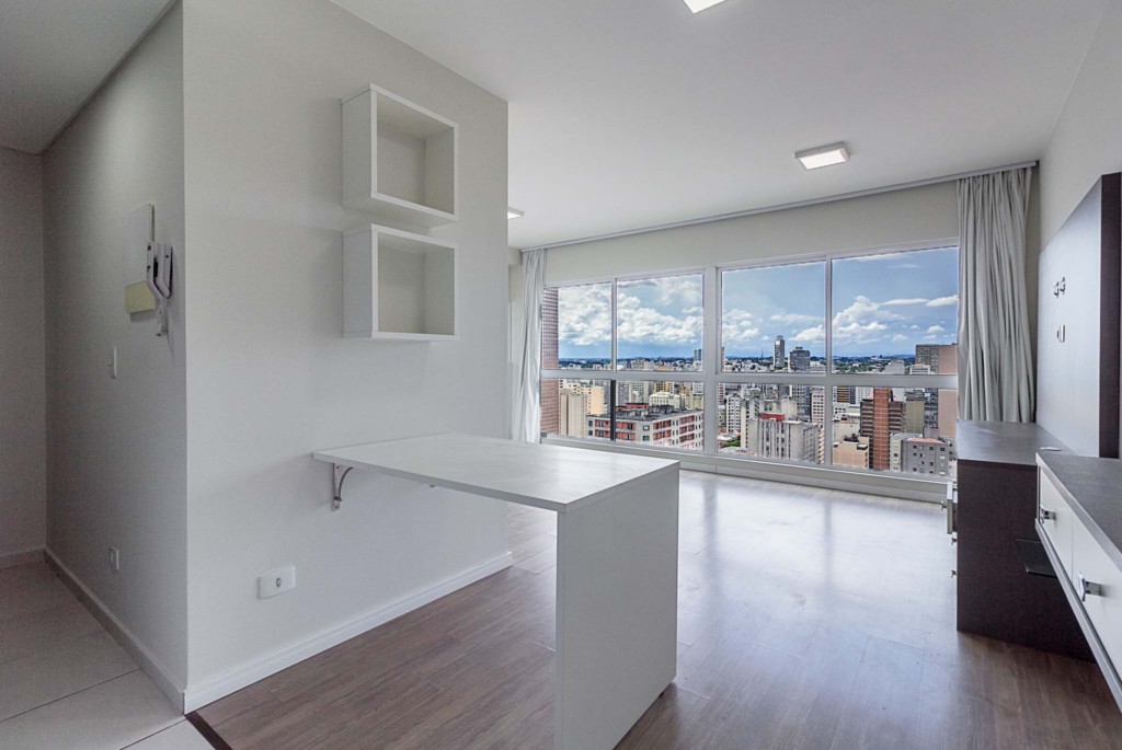 Apartamento para locacao no Centro em Curitiba com 70,36m² por R$ 2.640,00