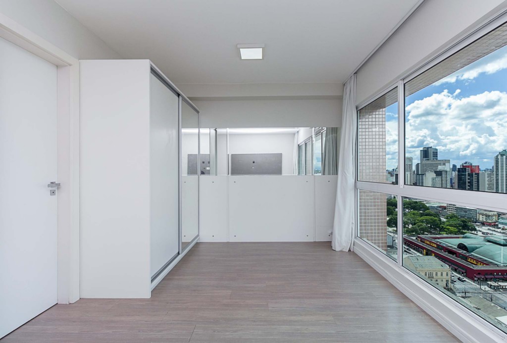 Apartamento para locacao no Centro em Curitiba com 70,36m² por R$ 2.640,00