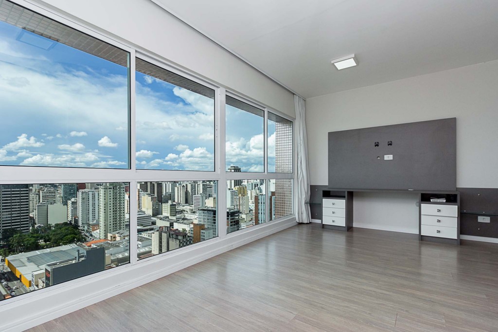 Apartamento para locacao no Centro em Curitiba com 70,36m² por R$ 2.640,00