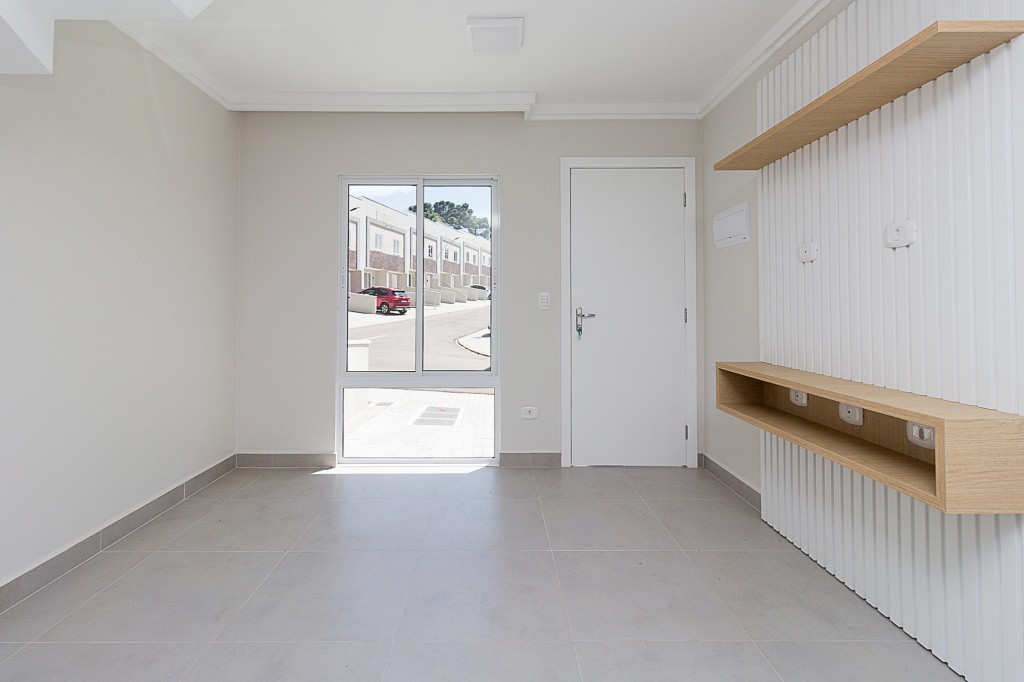 Casa Residencial para locacao no Santa Candida em Curitiba com 52,89m² por R$ 2.860,00