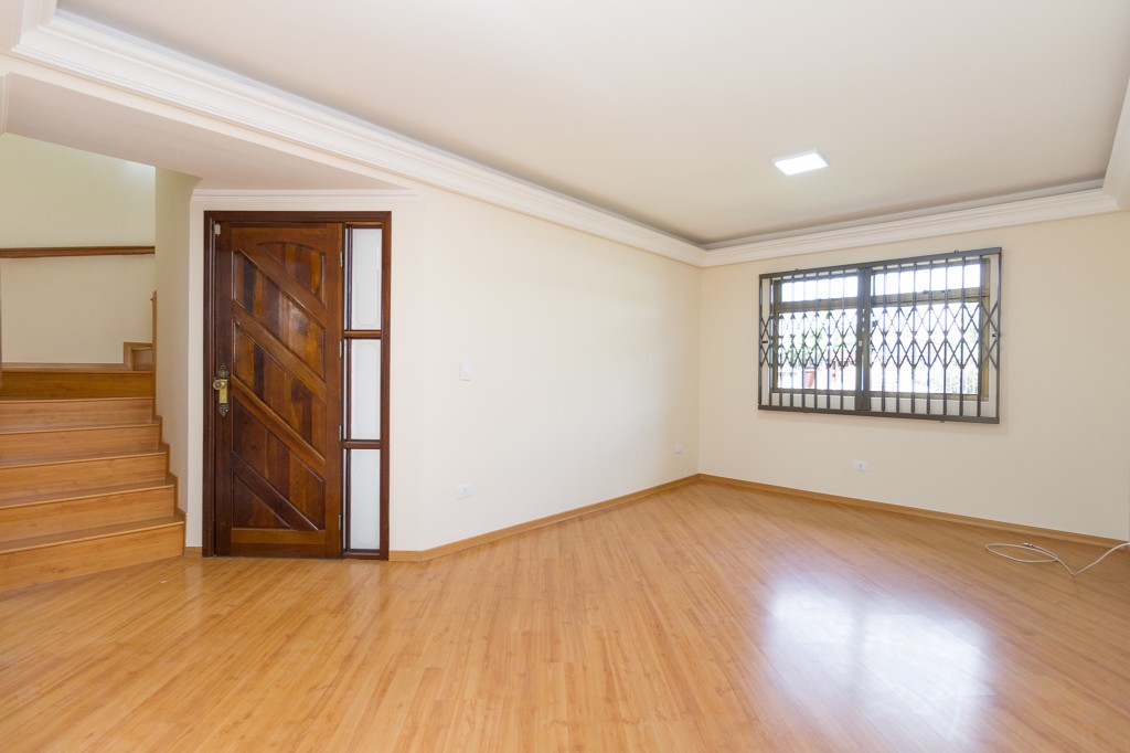 Sobrado para venda no Uberaba em Curitiba com 158,27m² por R$ 730.000,00